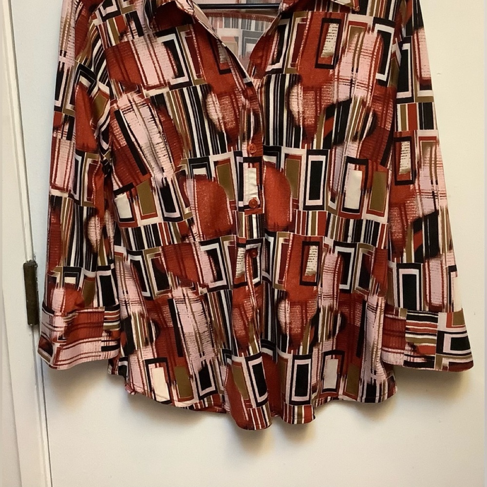 Button down shirt long sleeve size L 93% polyester 7% spandex